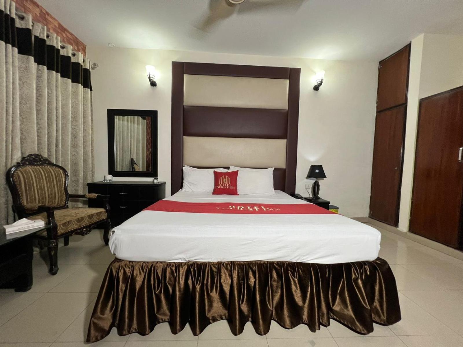 Hotel Tourist Inn Lahore Extérieur photo